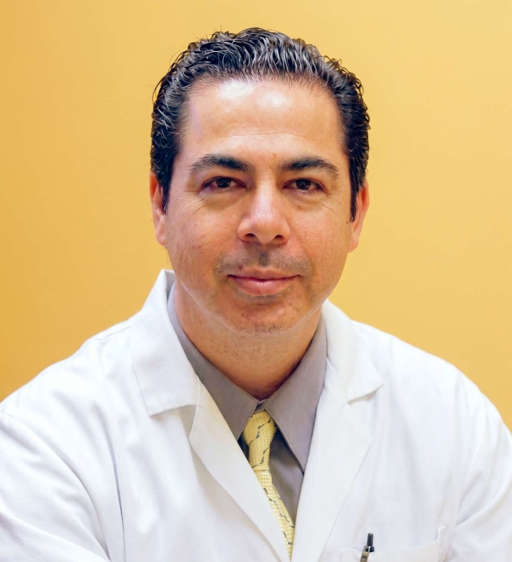 Dr. Homayoun Pourshirazi, DMD, de Diamond Dental